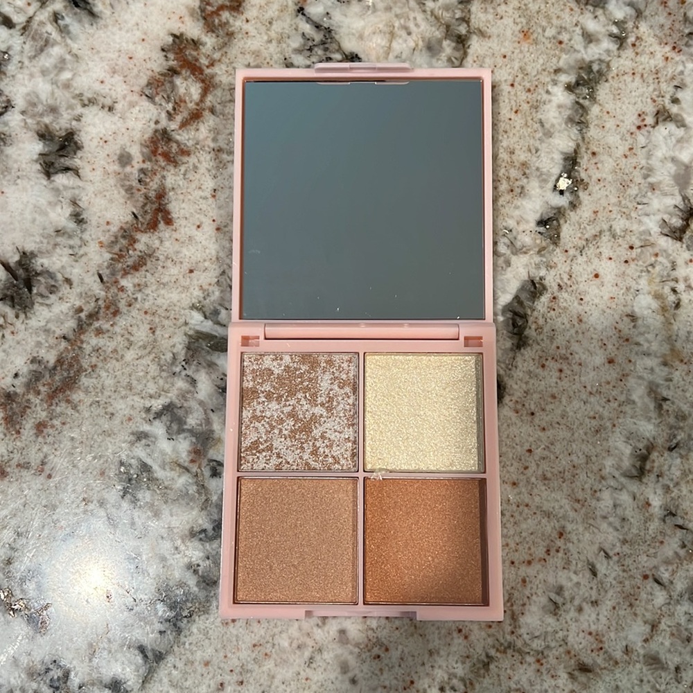 Kndr Beauty Kinder Glow Highlight Palette